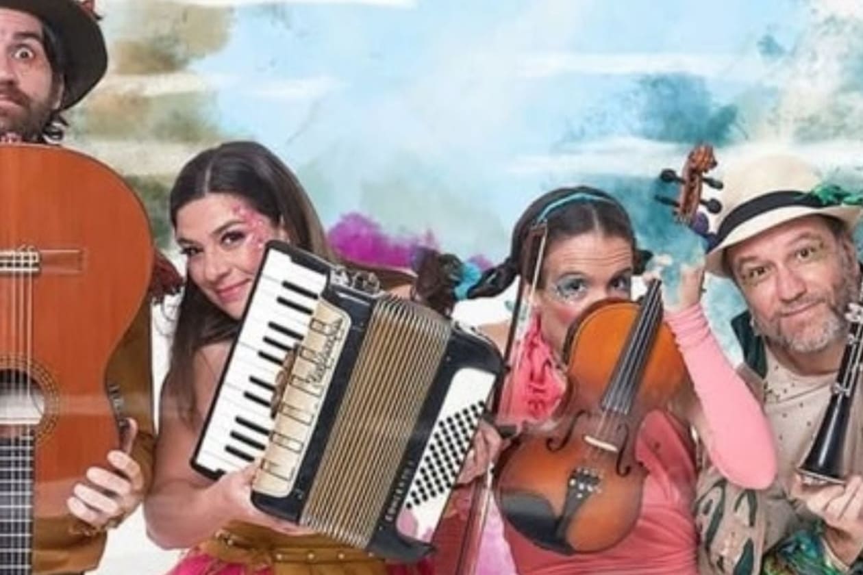 Vuelta Canela ofrece taller de música y teatro en Capilla del Monte