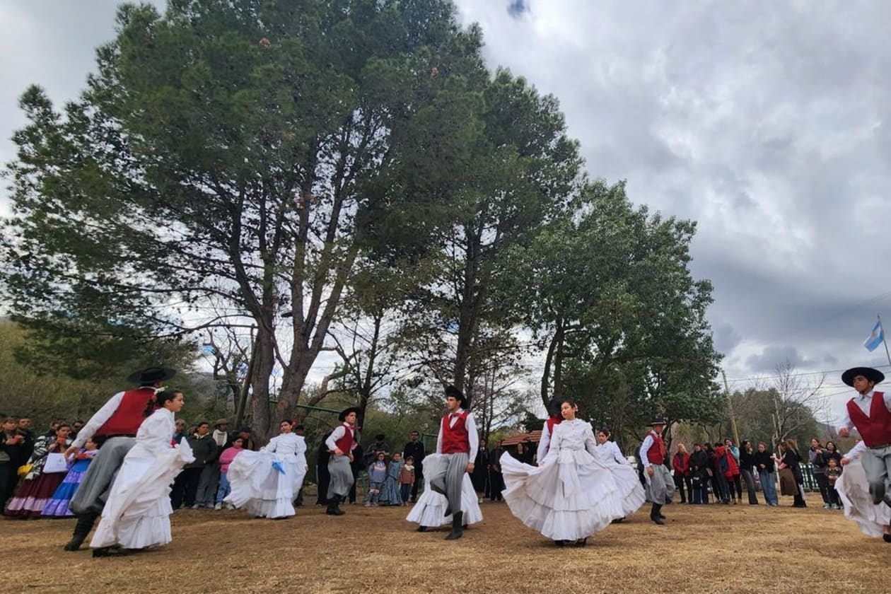 Capilla del Monte celebra el Día de la Independencia con acto oficial