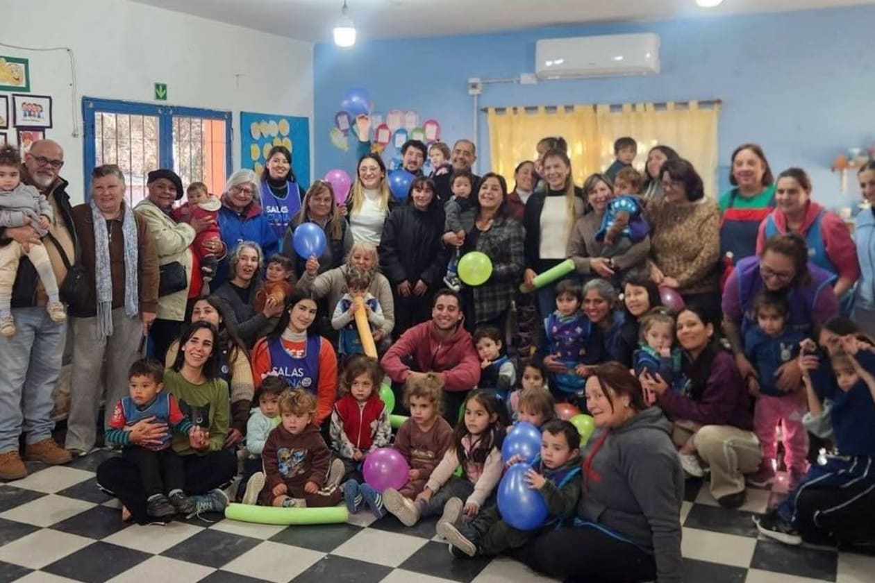 Capilla del Monte celebra a los abuelos con cuentos, yoga y folclore