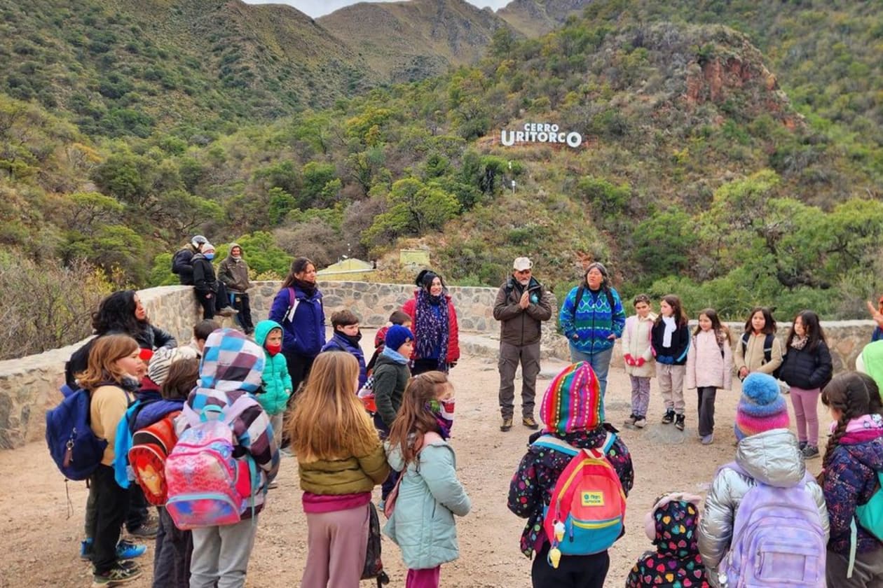 Estudiantes de Capilla del Monte se conectan con la naturaleza en el Cerro Uritorco