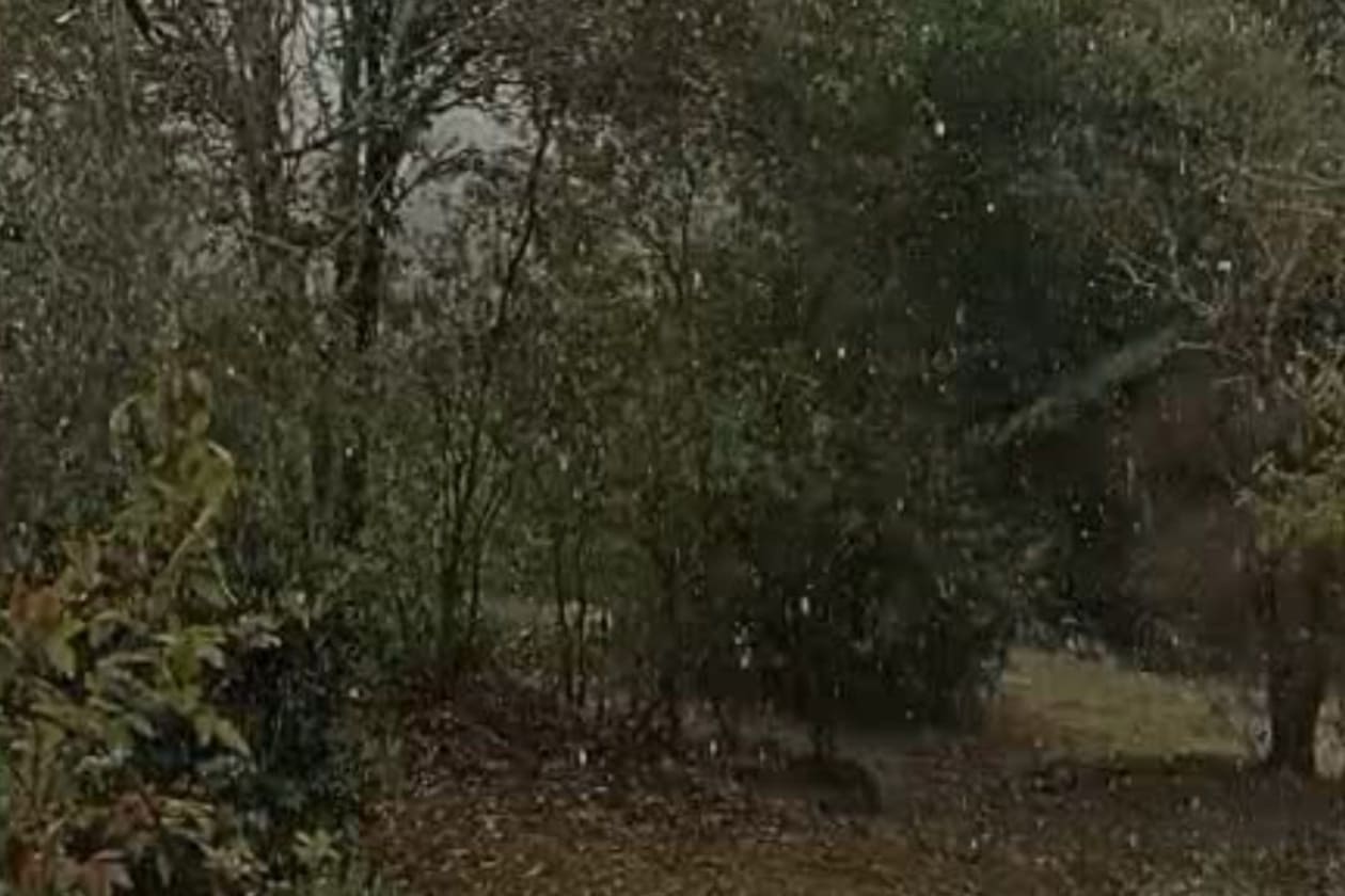 La nieve tiñe de blanco las sierras de Córdoba y corta las Altas Cumbres