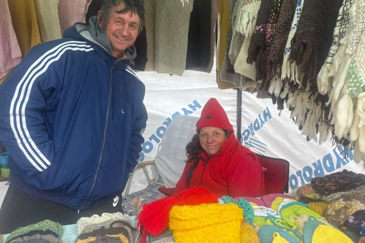Misa de los artesanos: "Hace 20 años trabajamos con lana, hacemos ponchos, de todo; venimos de Capilla del Monte"-Video