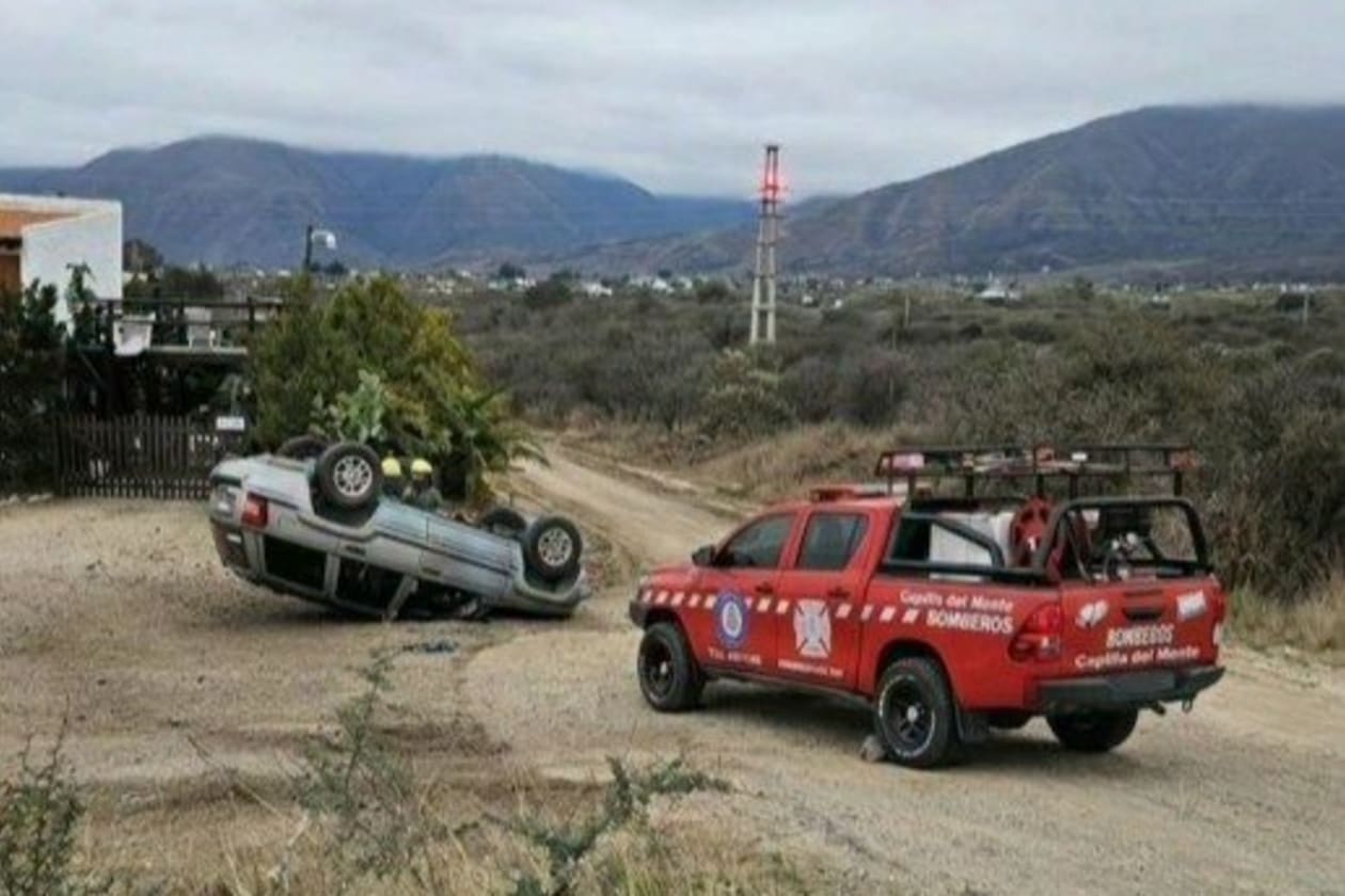 Impactante vuelco de una camioneta en la ruta 38