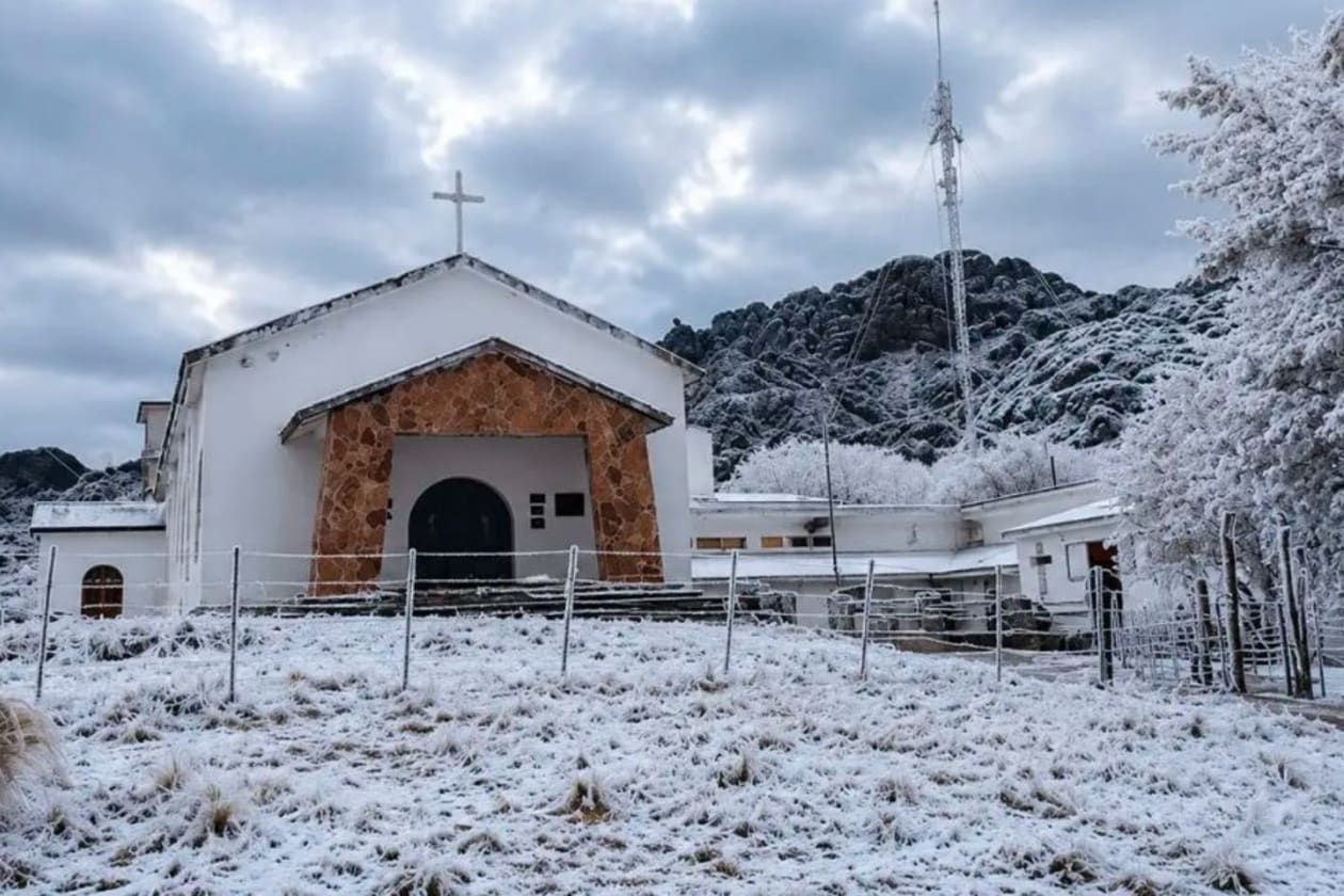 Furor por la nieve: más de 10.000 vehículos llegaron a Los Gigantes