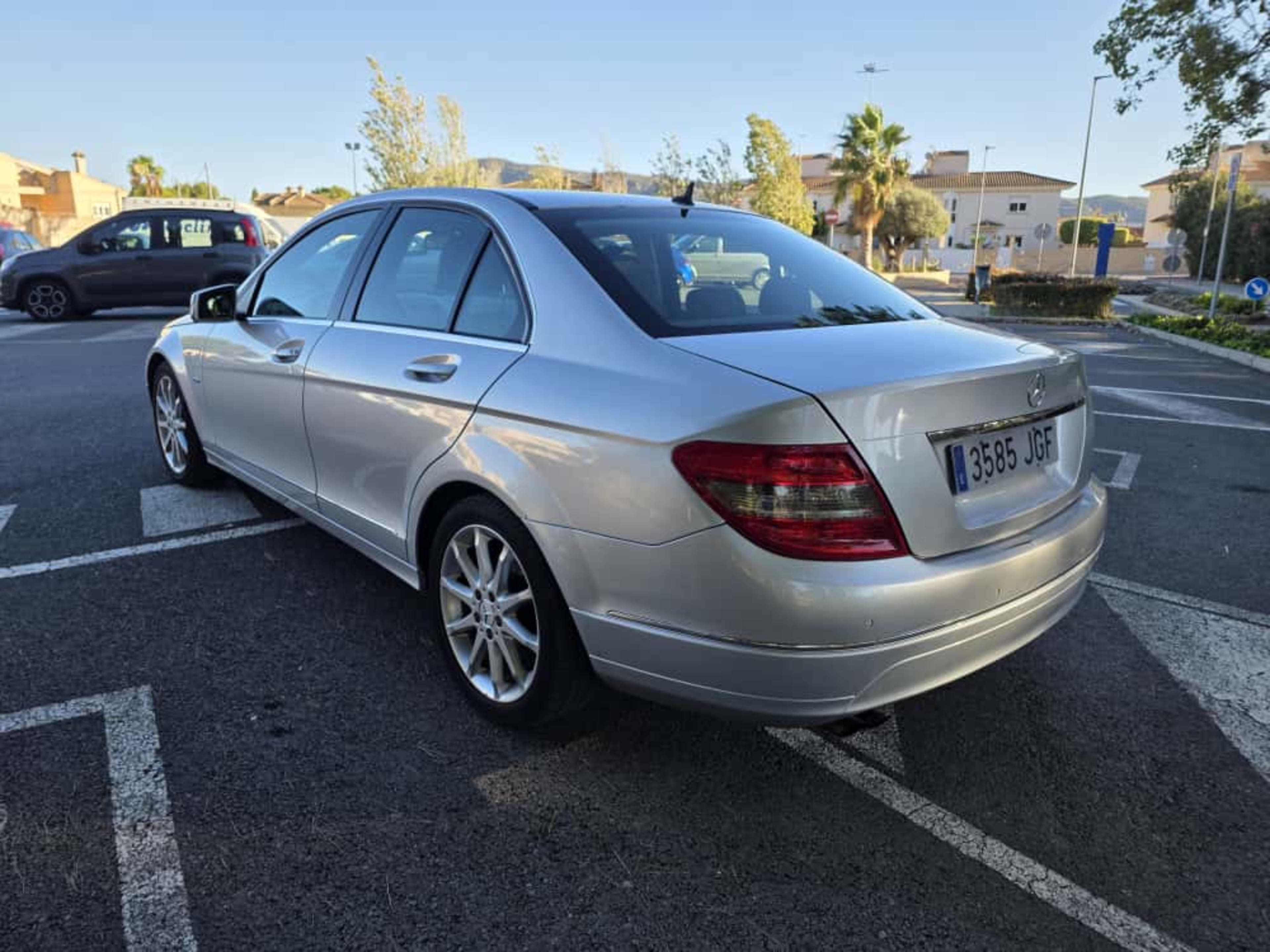 Mercedes-Benz C200 CDI 2010 — miniatura 3
