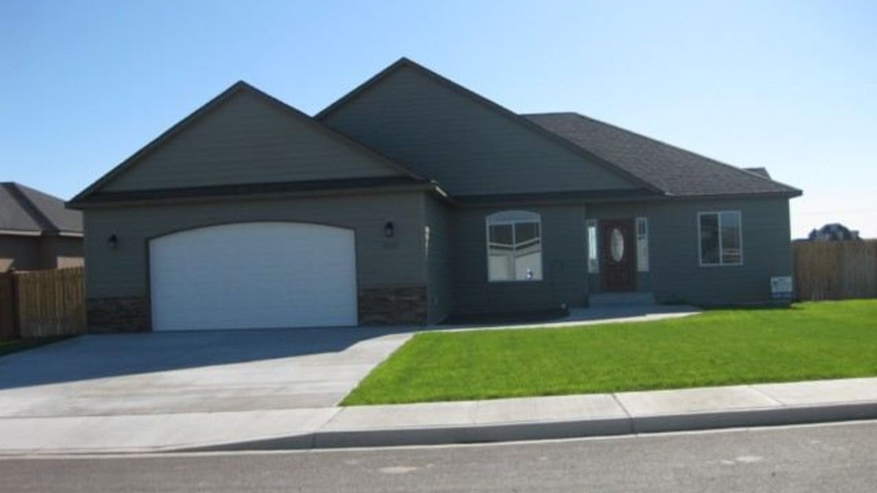 608 Hilltop View, West Richland WA 99353