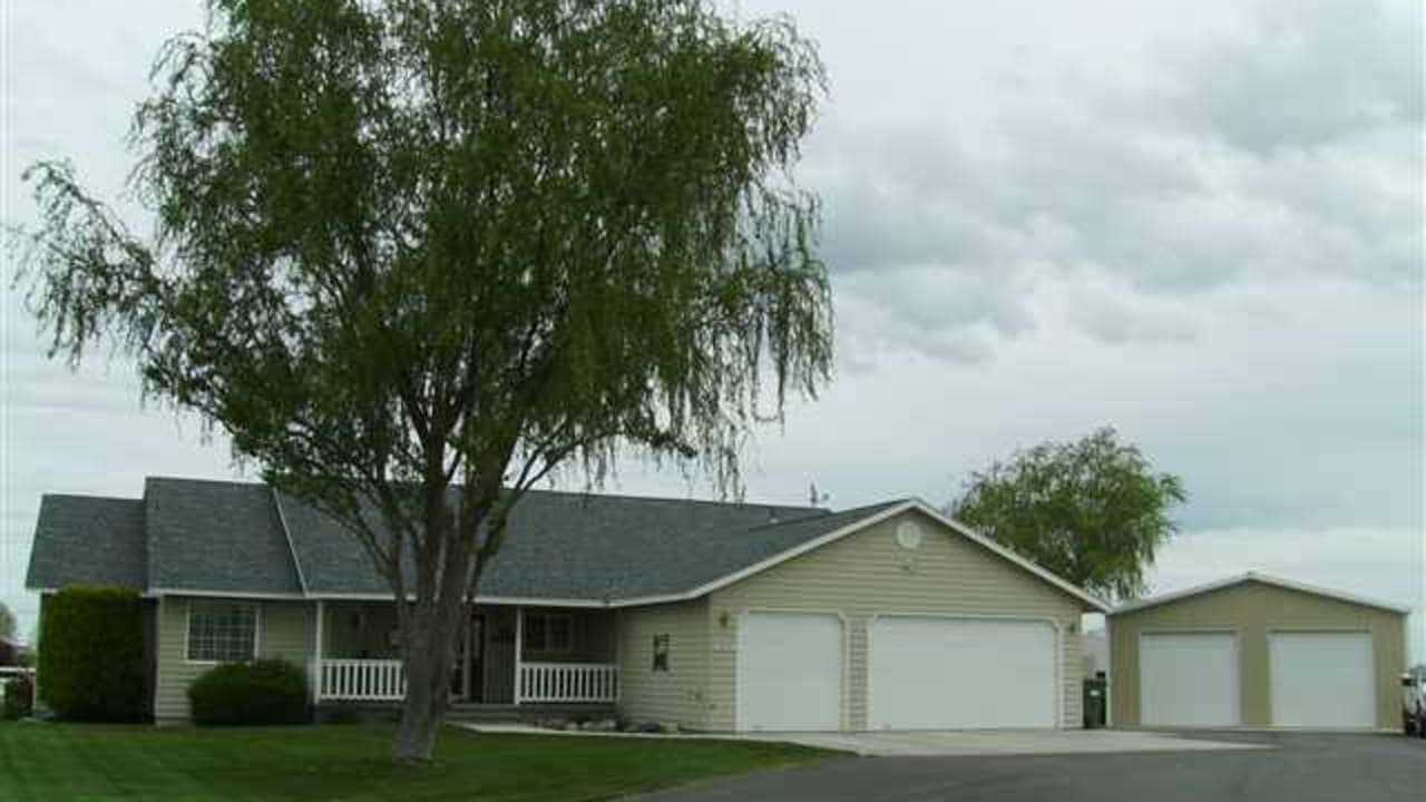 5703 N Road 60, Pasco WA 99301