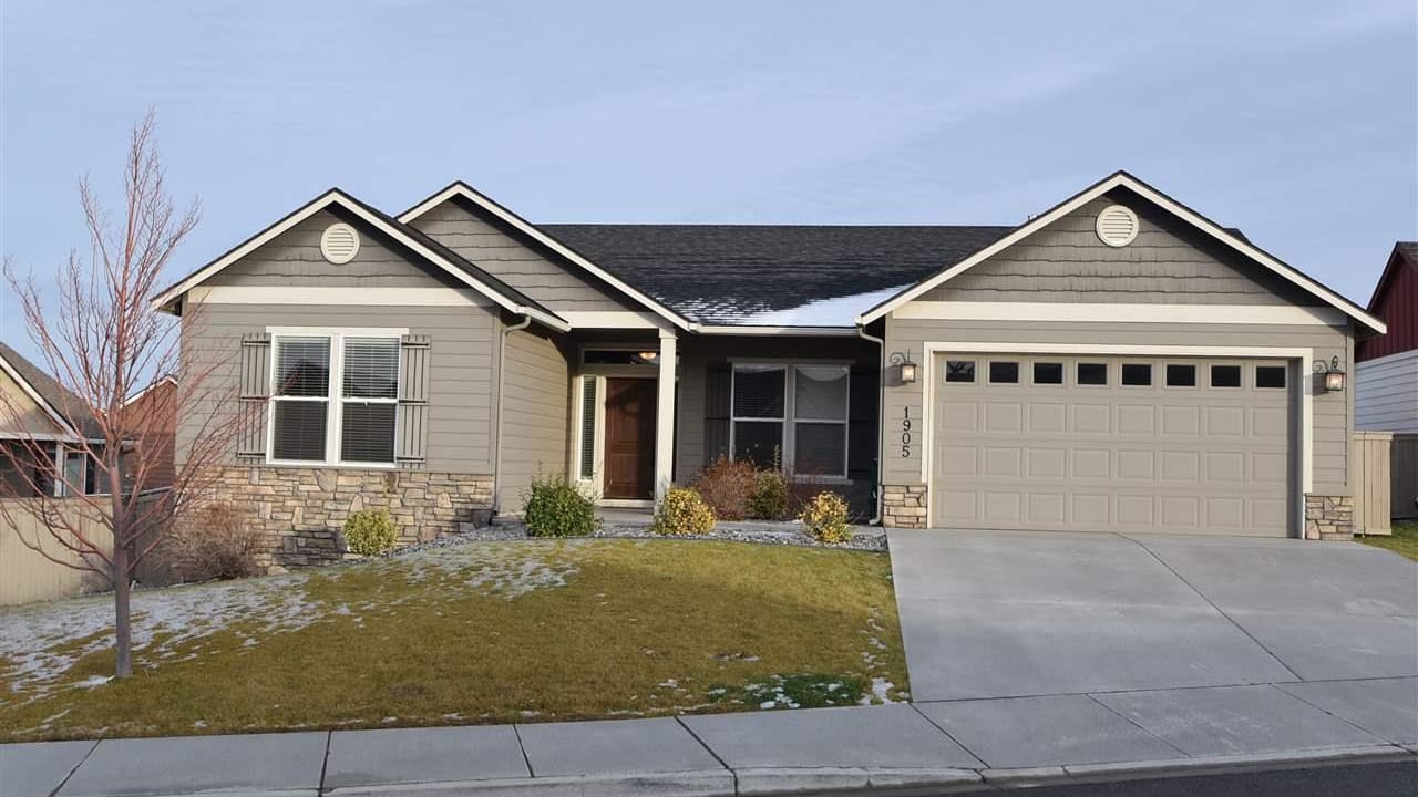 1905 S Harrison, Kennewick WA 99338