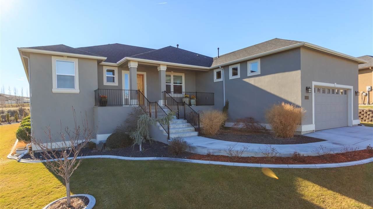 1483 Badger Mountain loop, Richland WA 99352