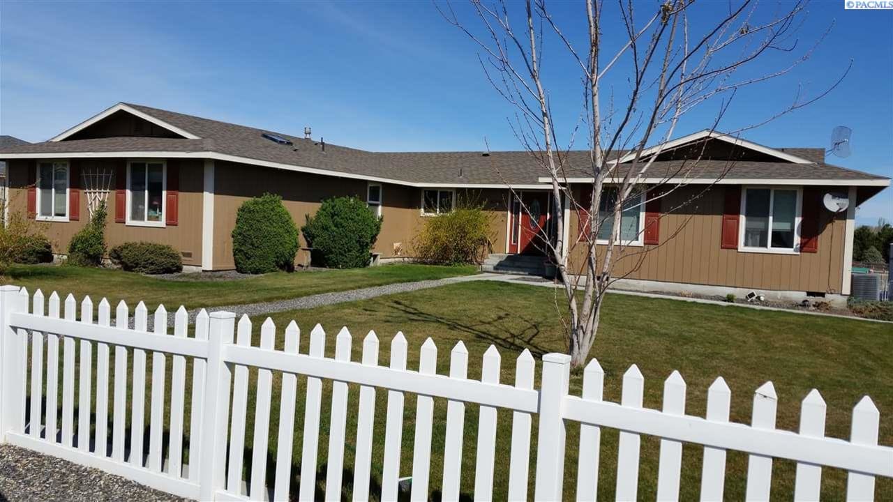 4766 W Lattin Rd, West Richland WA 99353