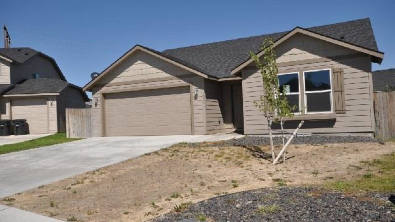 2772 Madrona Loop, West Richland WA 99353