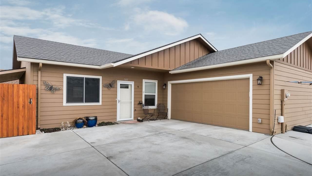 580 N Harrison Pl, Kennewick WA 99336