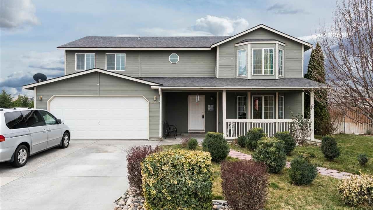 1201 W 37th Place, Kennewick WA 99337