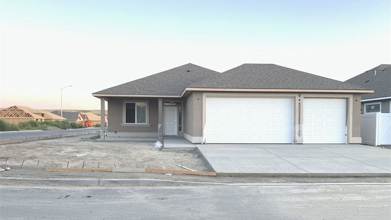 10121 W 16th Place, Kennewick WA 99338