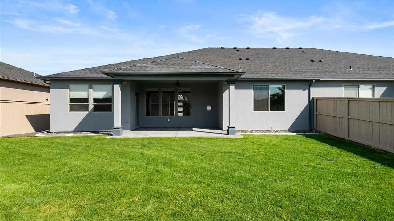 2369 Delle Celle Dr, Richland WA 99354