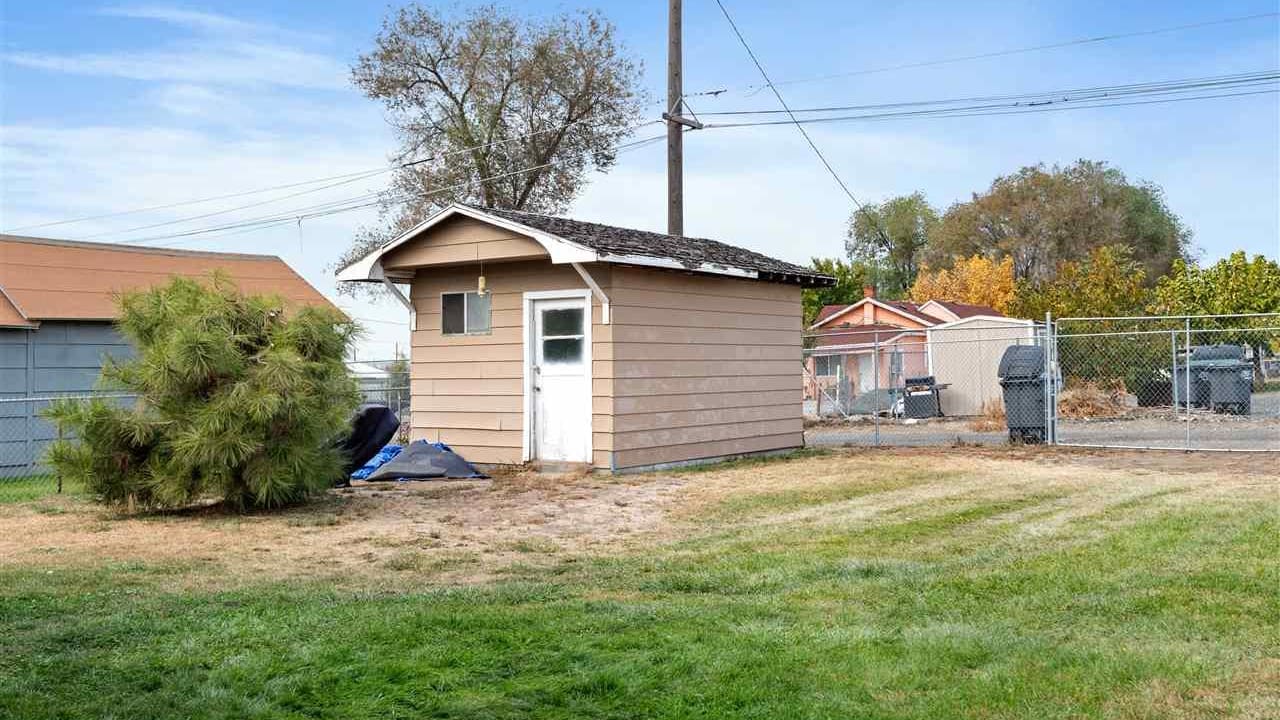 225 E Spruce St, Othello WA 99344