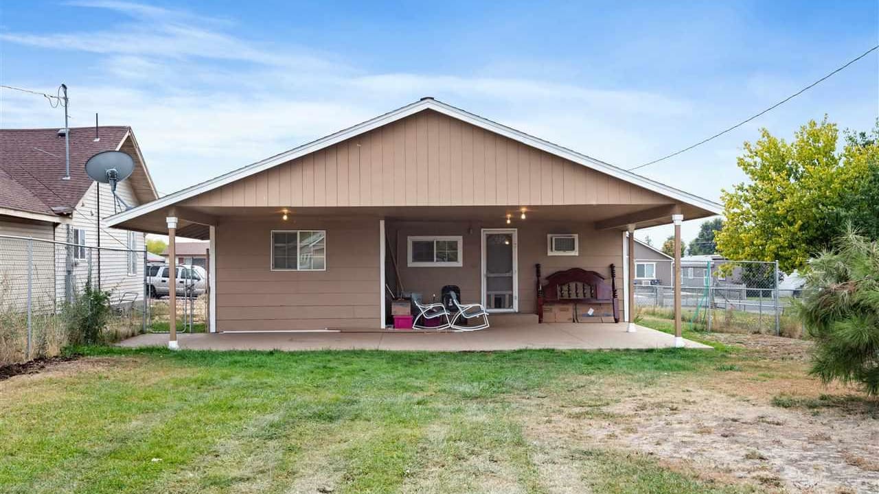 225 E Spruce St, Othello WA 99344