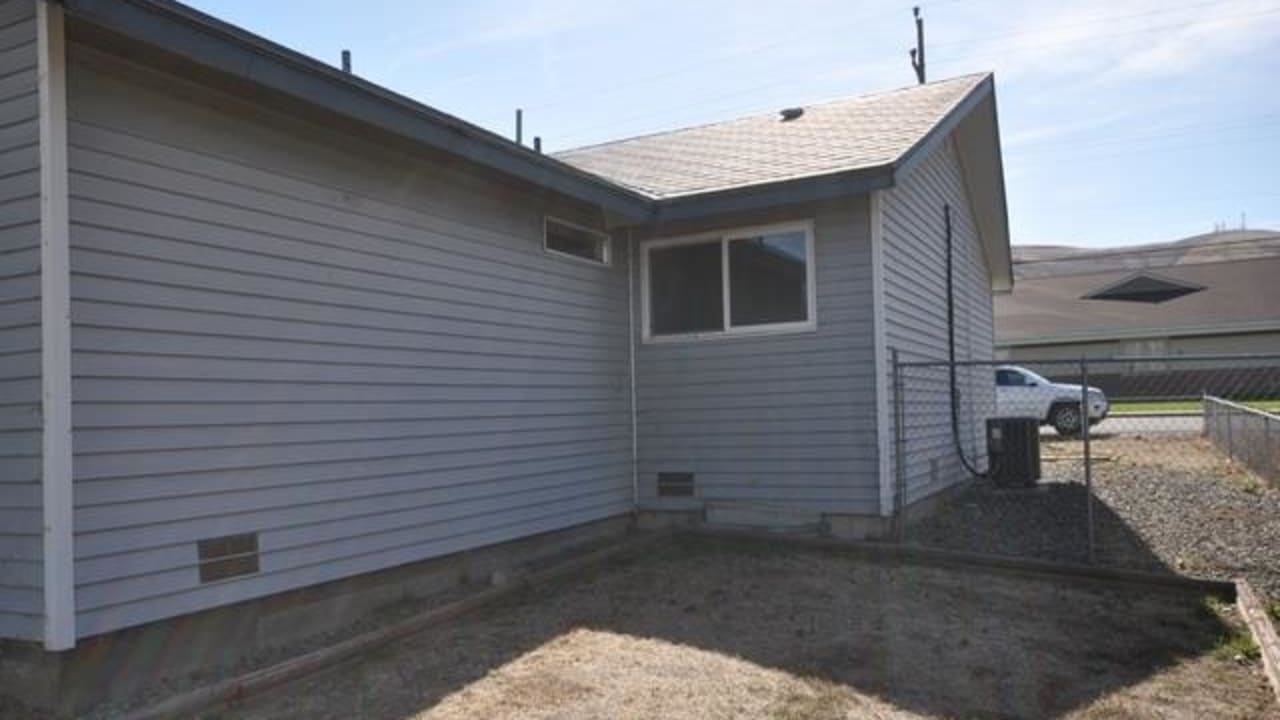 2014 Highland Drive, Prosser WA 99350