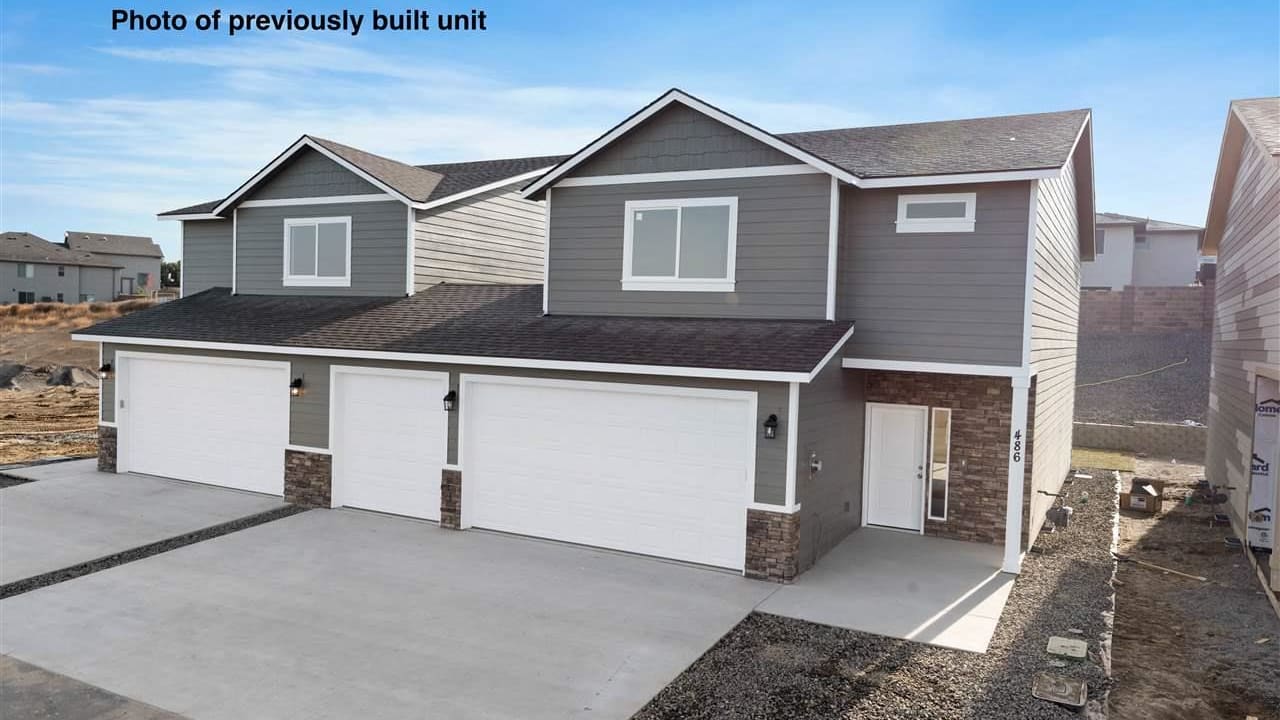 550 Bedrock Loop, West Richland WA 99353