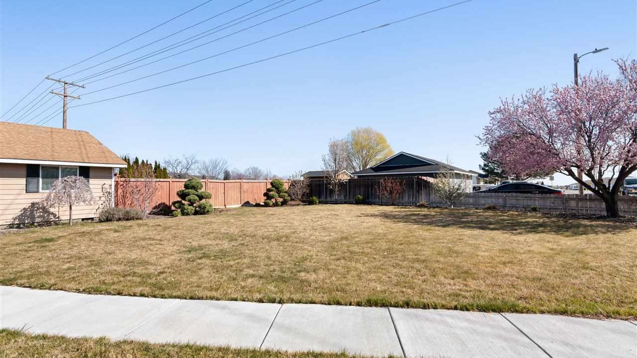 4510 Holly Way, West Richland WA 99353