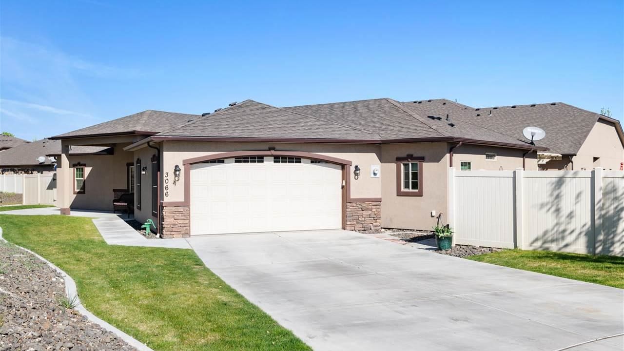 3066 S Dennis Pl, Kennewick WA 99337