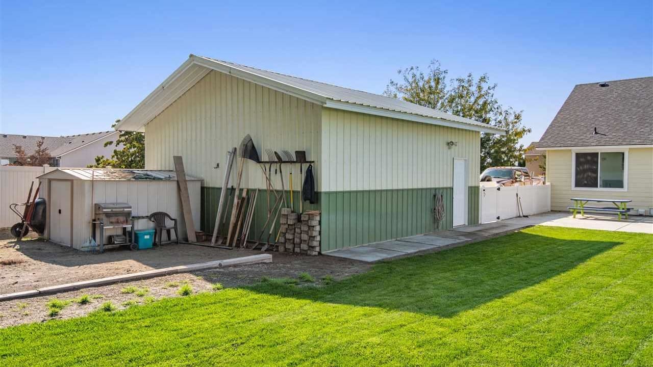 6203 Cowlitz Ln, Pasco WA 99301