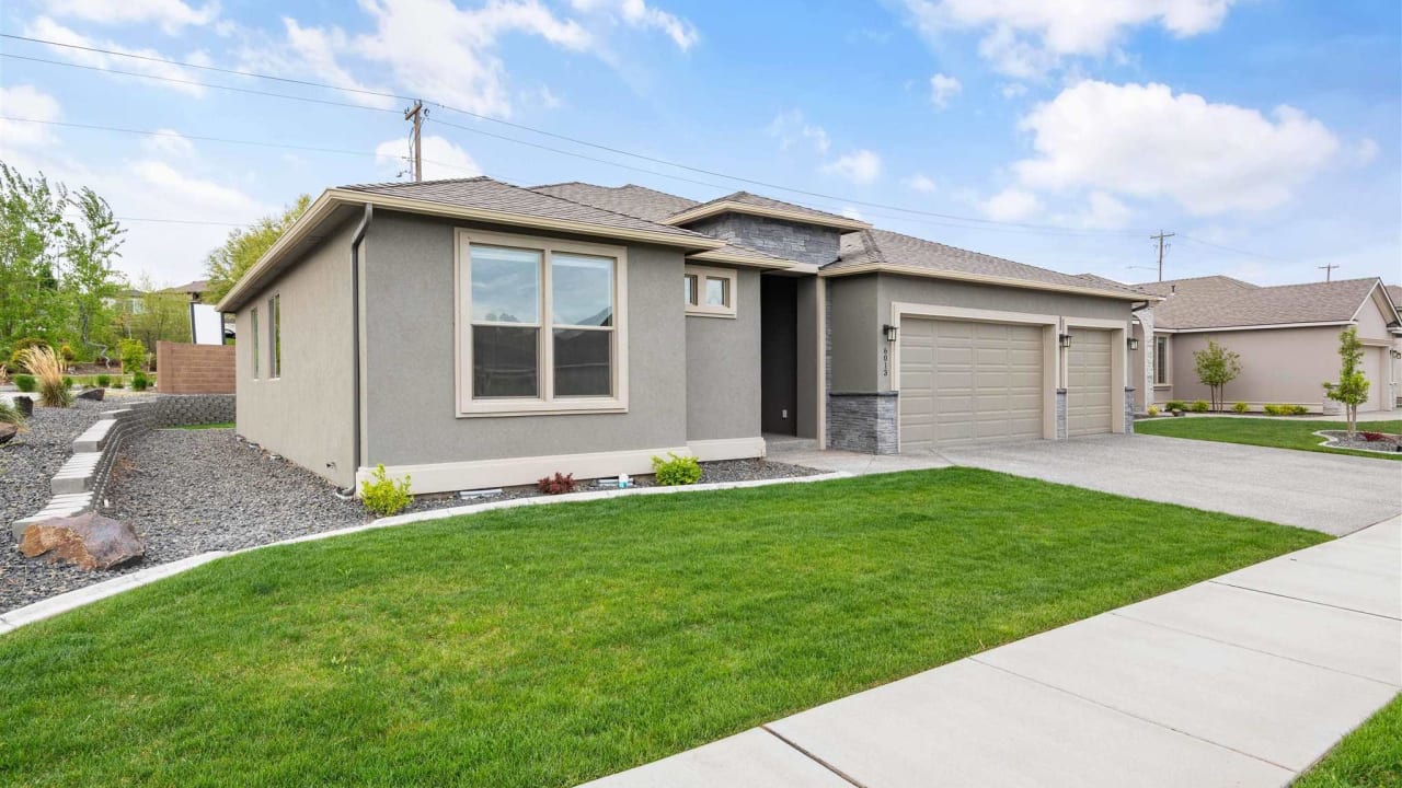 6013 W 35th Avenue, Kennewick WA 99338