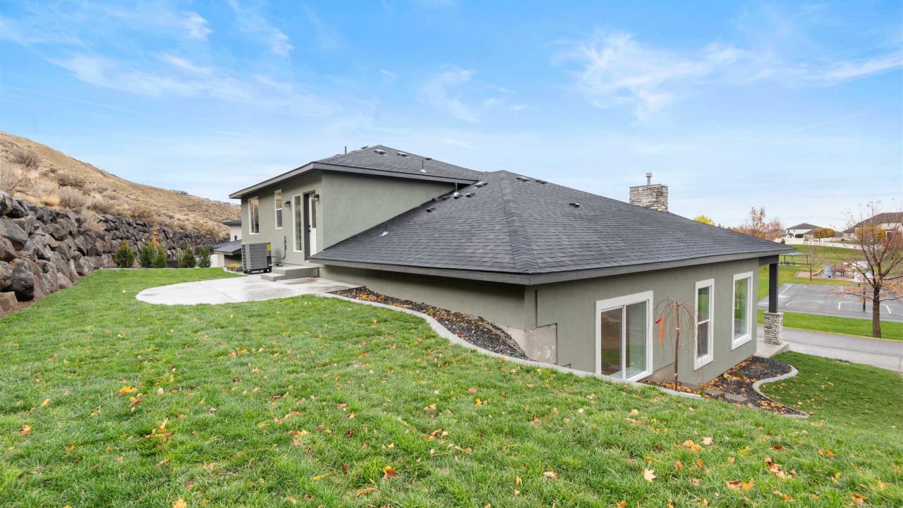 843 Meadow Hills Drive, Richland WA 99352