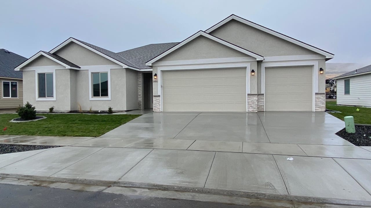 3950 Barbera St, Richland WA 99352