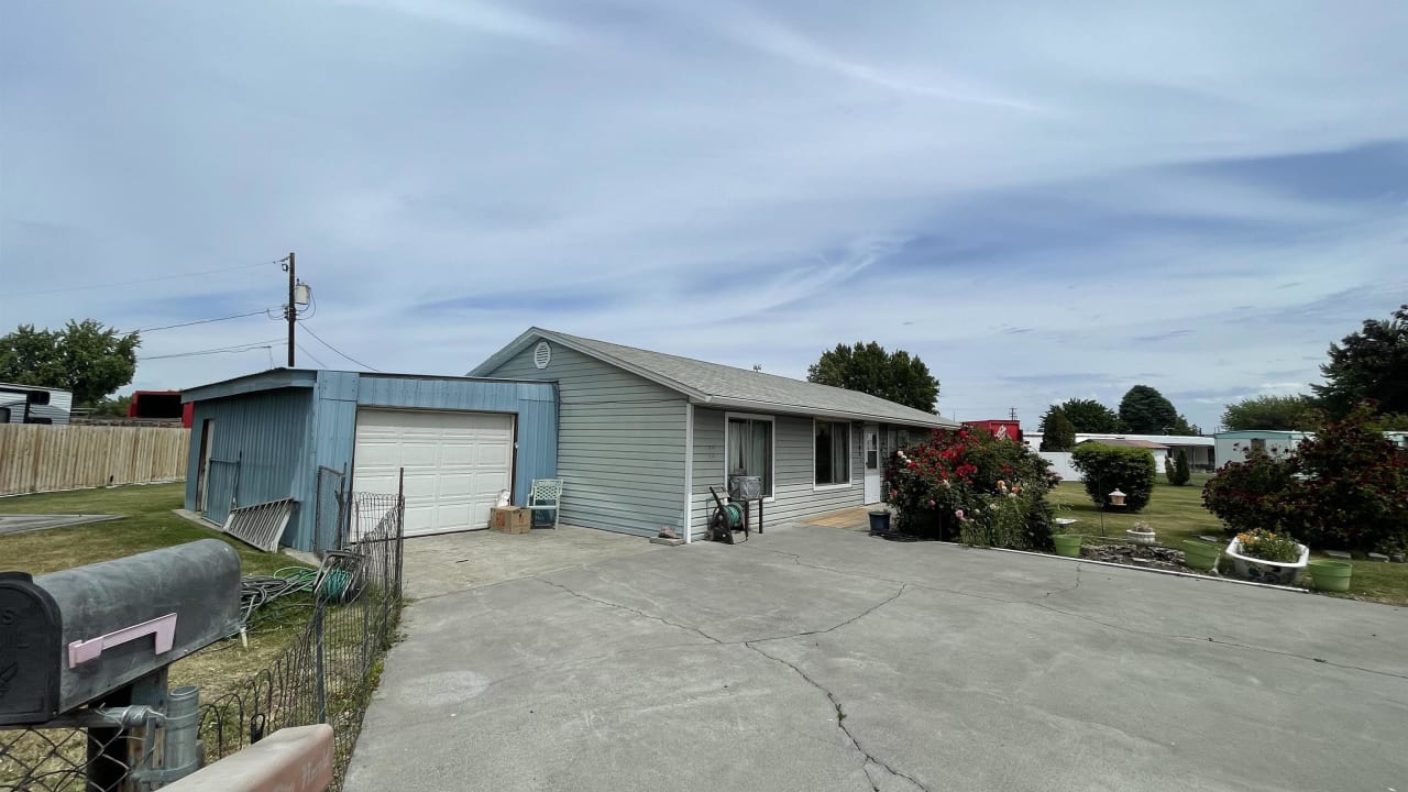 3305 W Margaret St, Pasco WA 99301