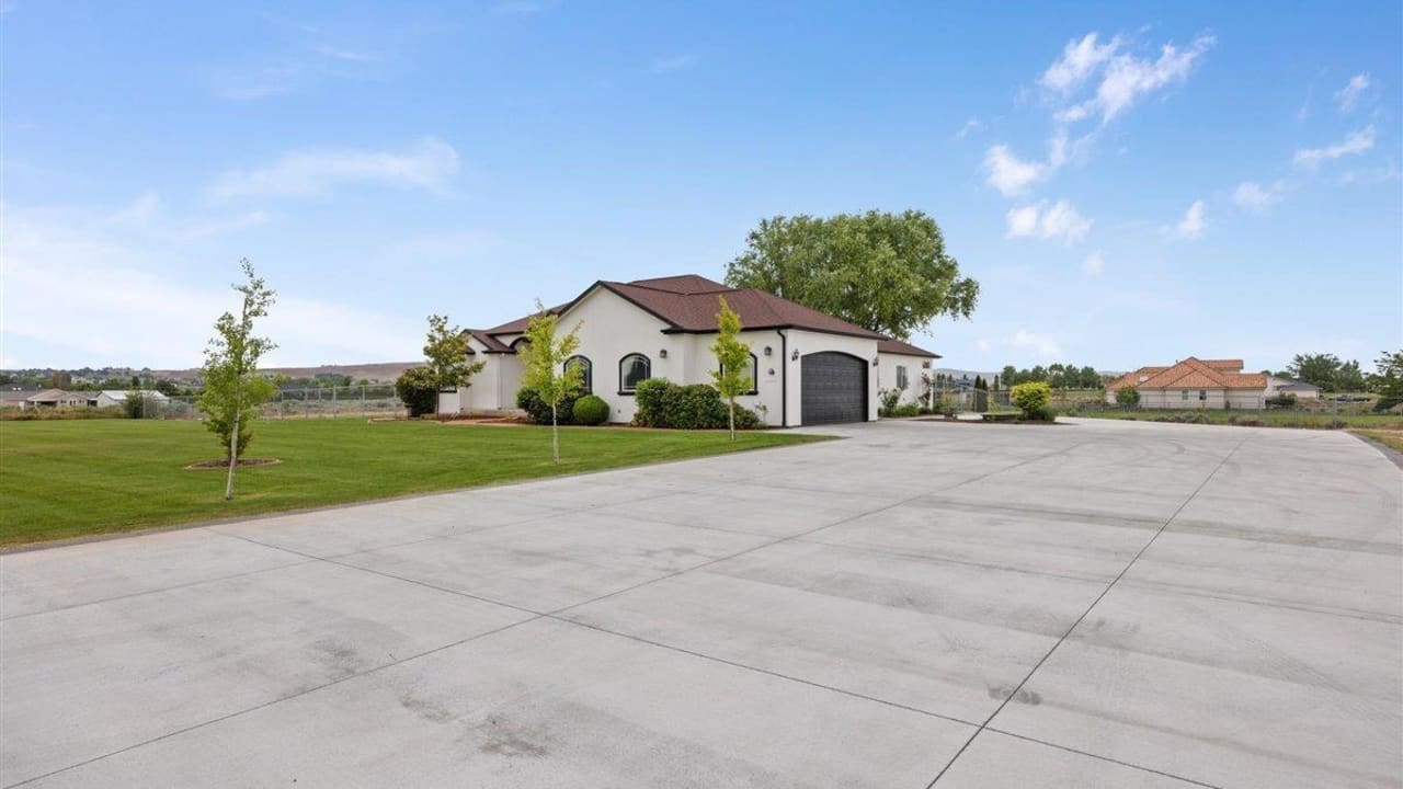 2811 S 38th Avenue., West Richland WA 99353