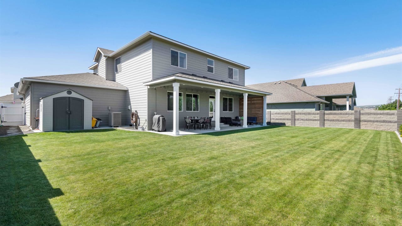 10296 W 16th Place, Kennewick WA 99338