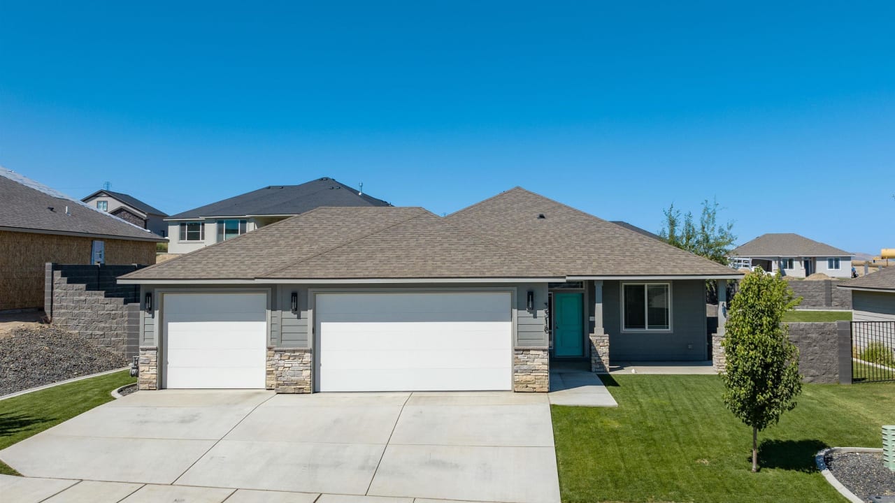 3318 S Young Street, Kennewick WA 99338