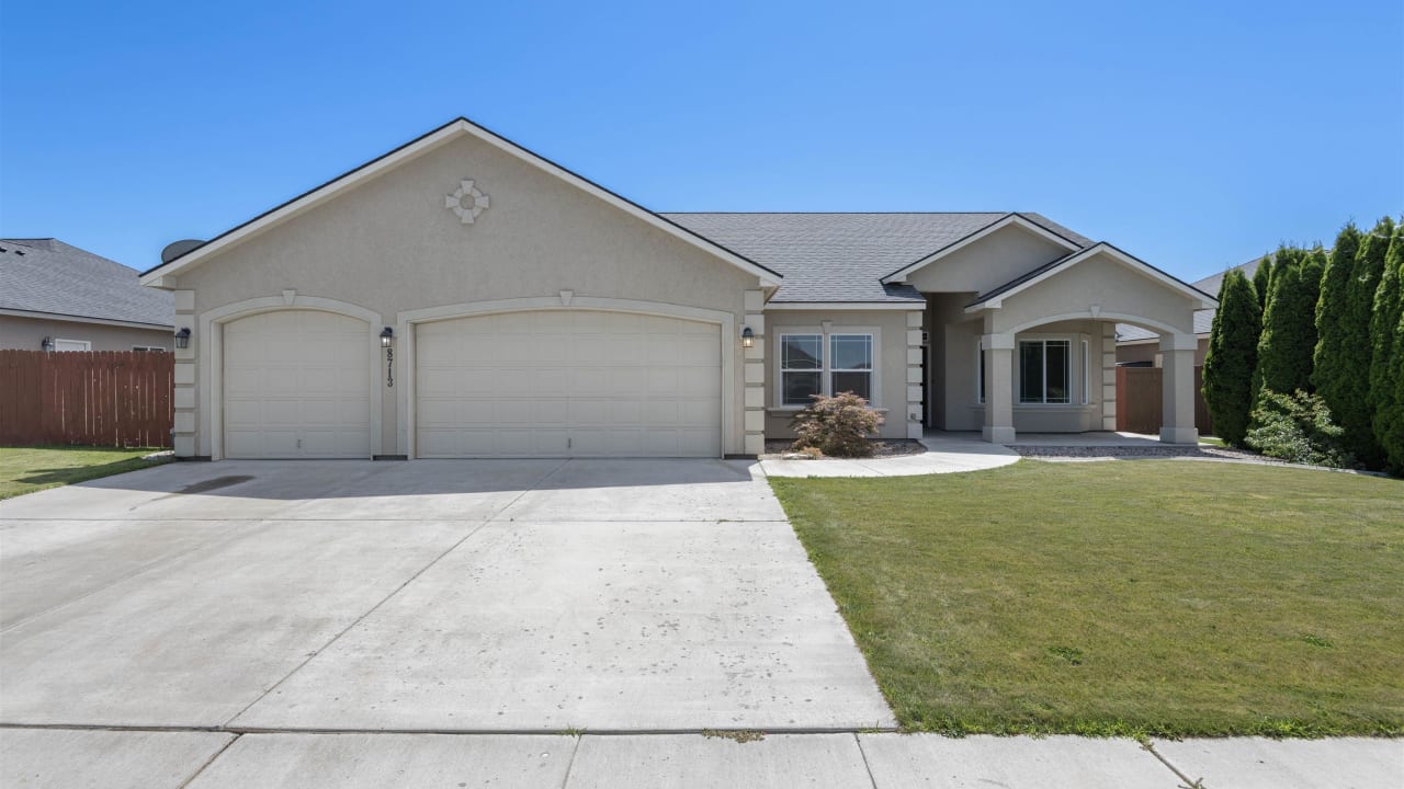 8713 W Bruneau Avenue, Kennewick WA 99336