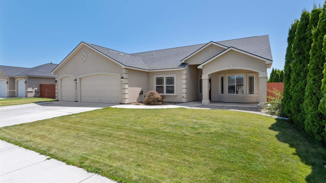 8713 W Bruneau Avenue, Kennewick WA 99336