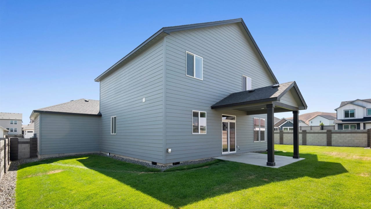 7992 Blanchard Loop, West Richland WA 99353