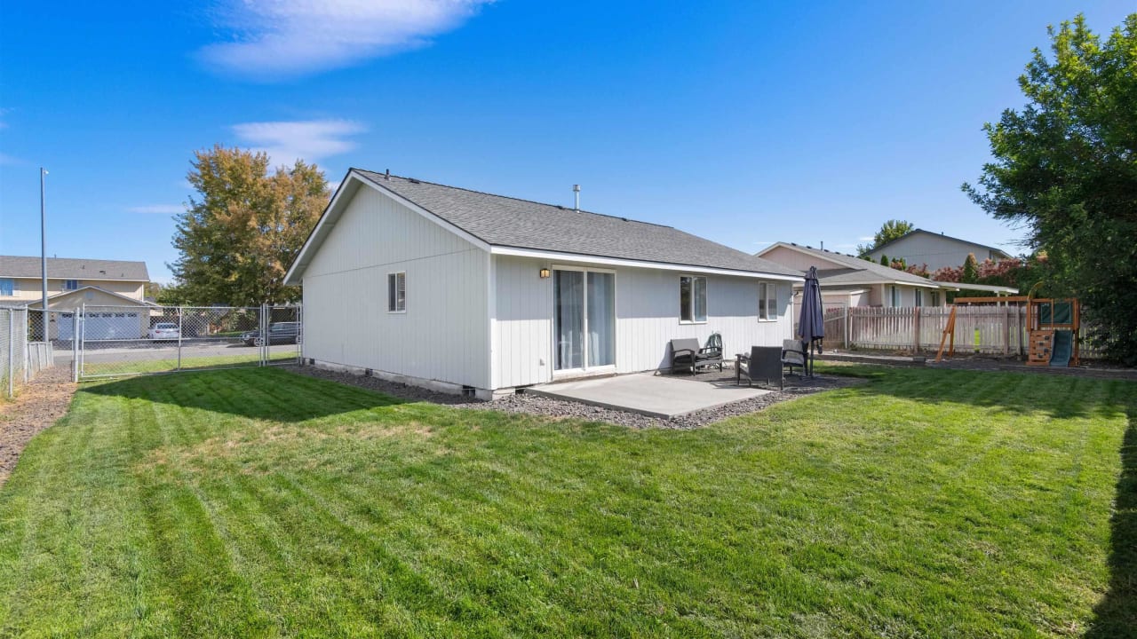 5104 Robert Wayne Drive, Pasco WA 99301