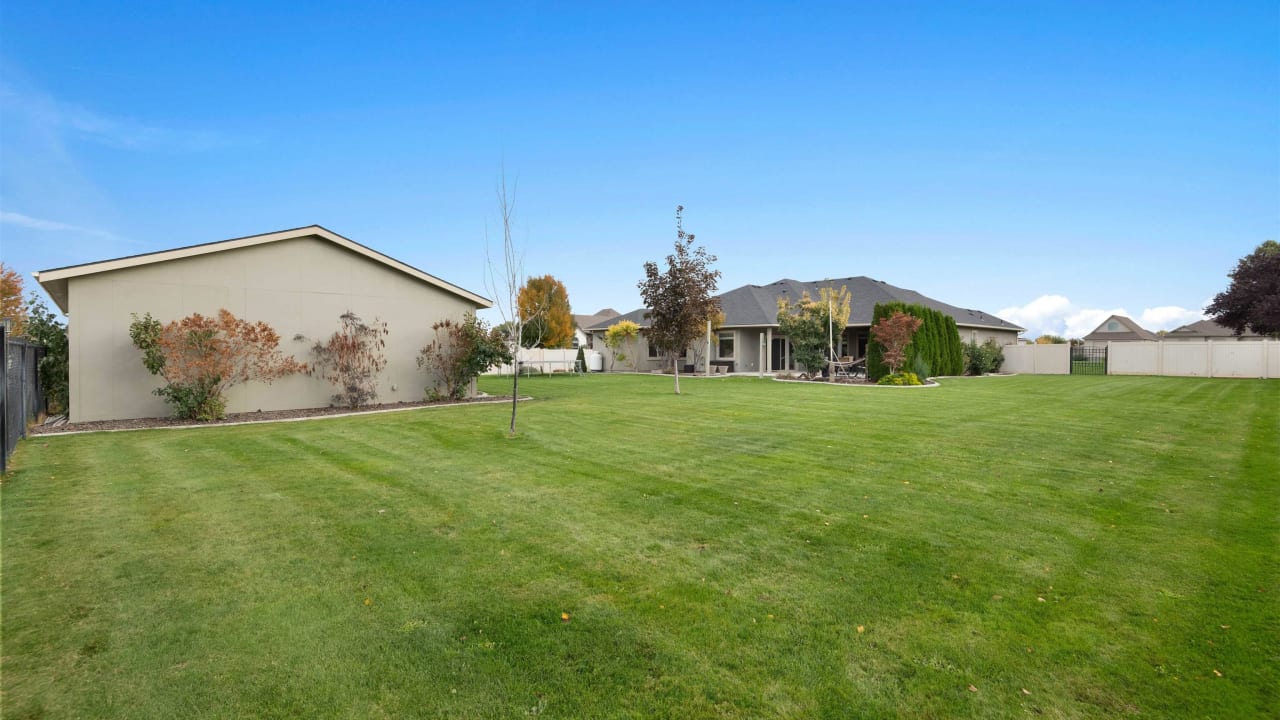 3503 S Highlands Blvd, West Richland WA 99353