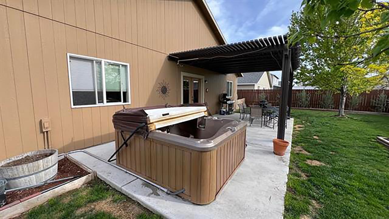 4216 Des Moines Lane, Pasco WA 99301-6017