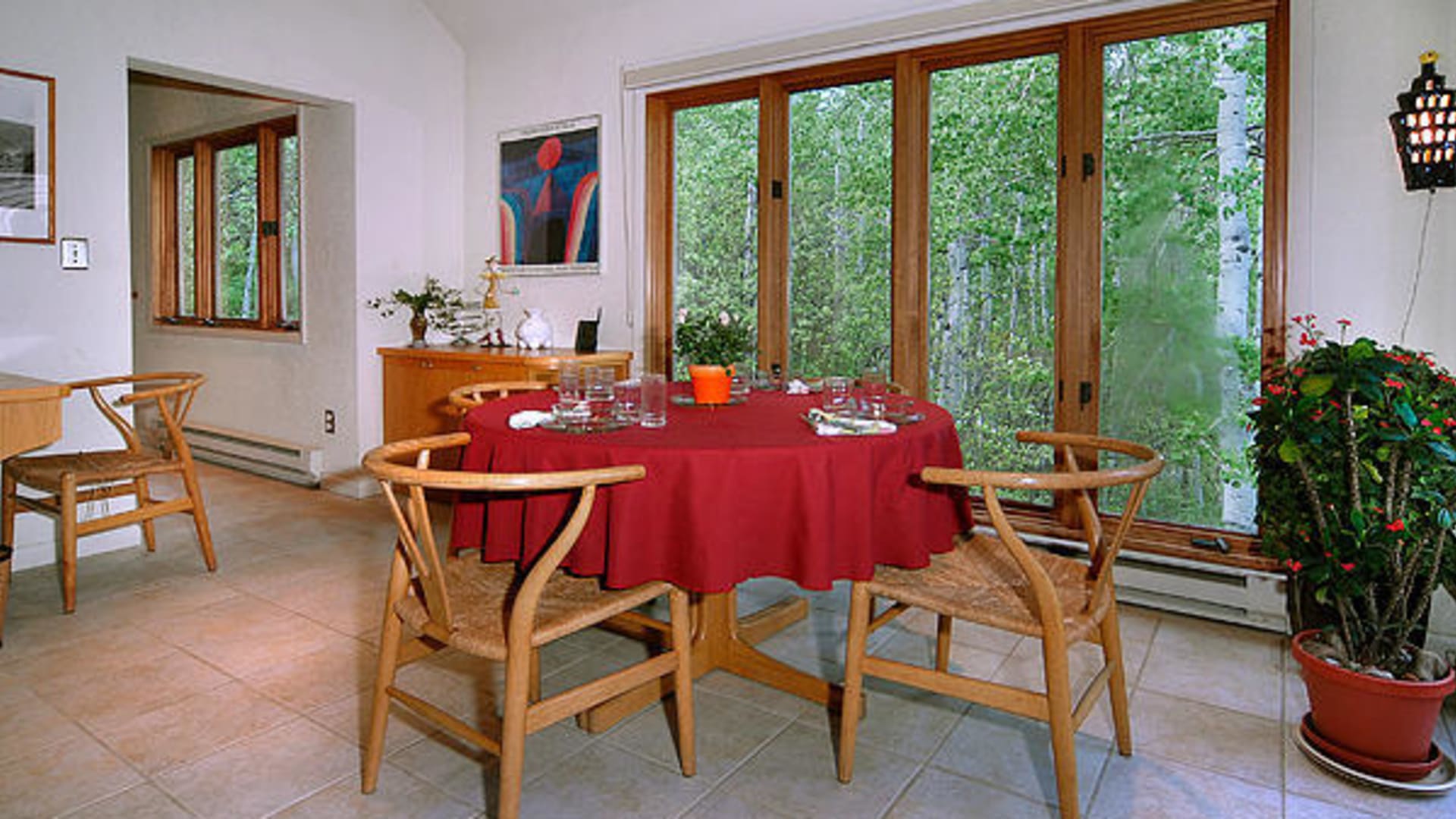 379 MapleRidge_11 breakfast nook