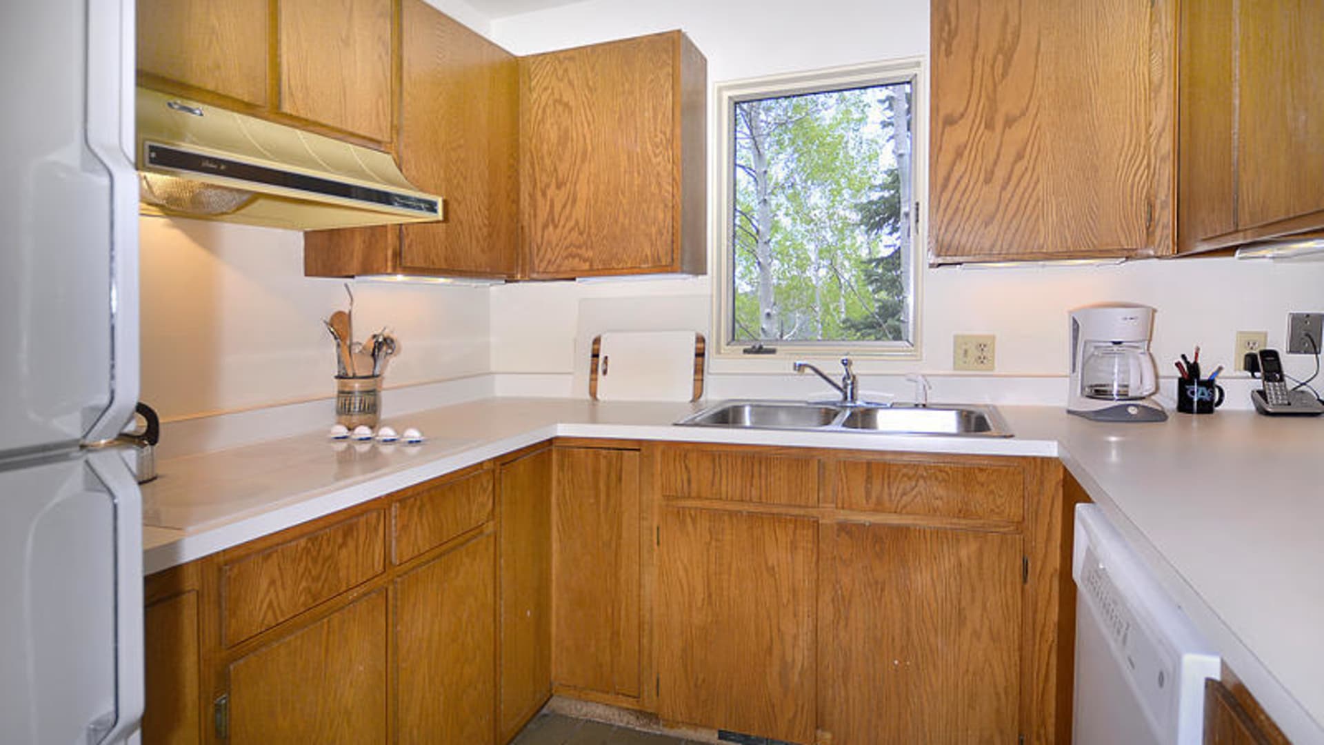 109 ViewRidge_08 kitchen