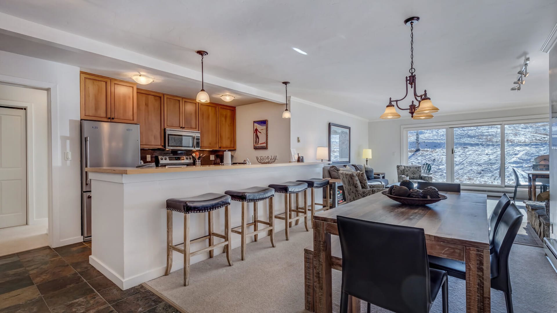 dining kitchen area