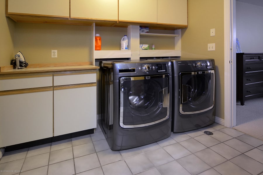 814 E.Cooper_44 laundry area