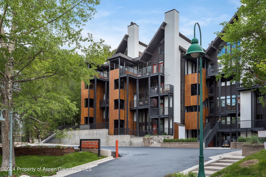 Entrance to 5th Avenue Condos