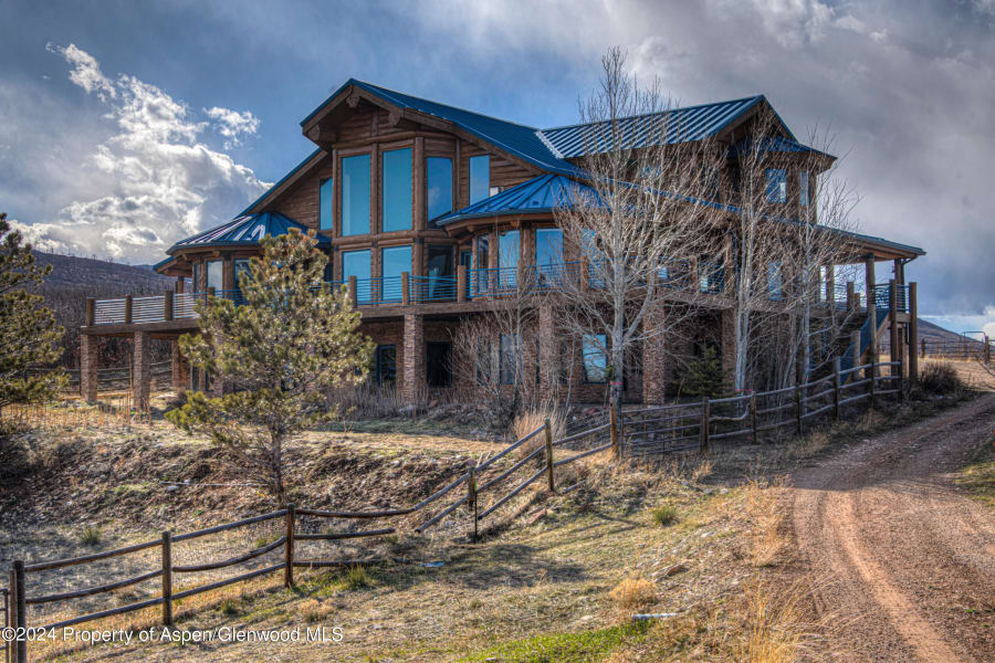 2log house yard Colorado The Mountain Vi