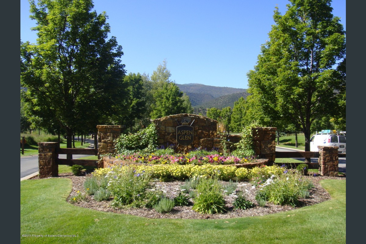 Aspen Glen Entrance