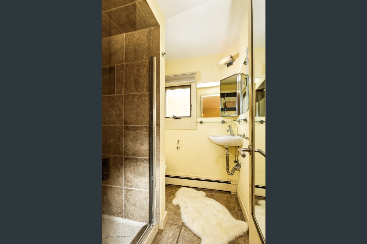 Ensuite Bath 3