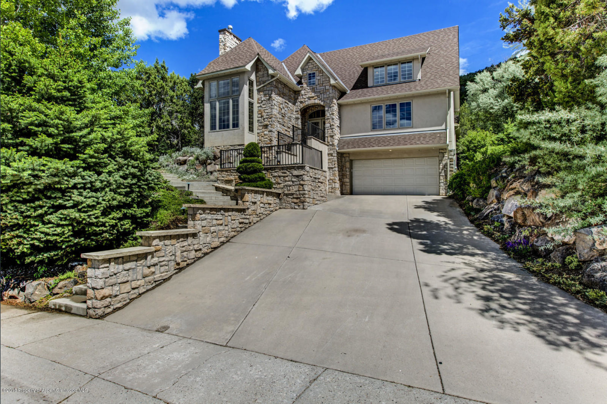 Beautiful Blue Lake Home