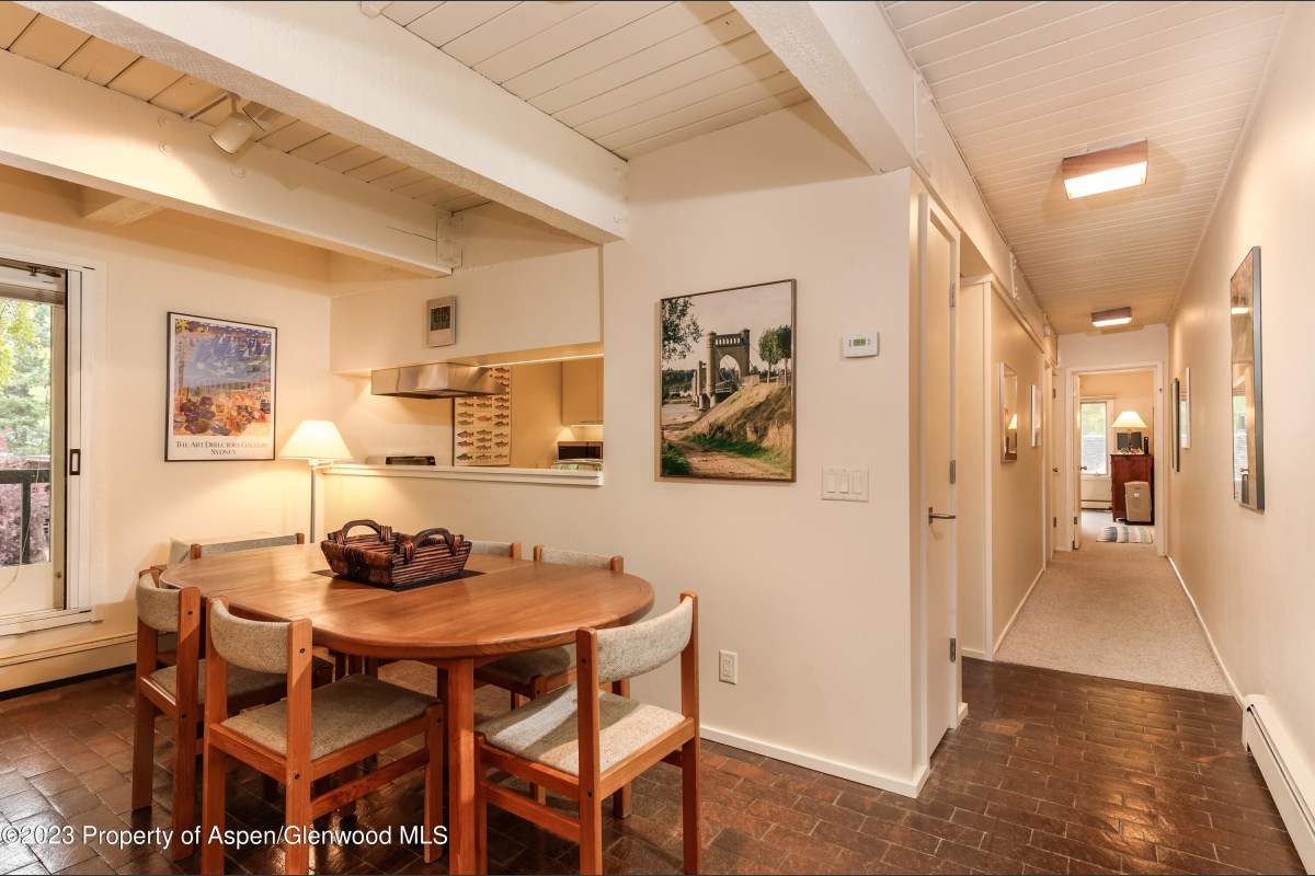 Formal dining area for 8 people