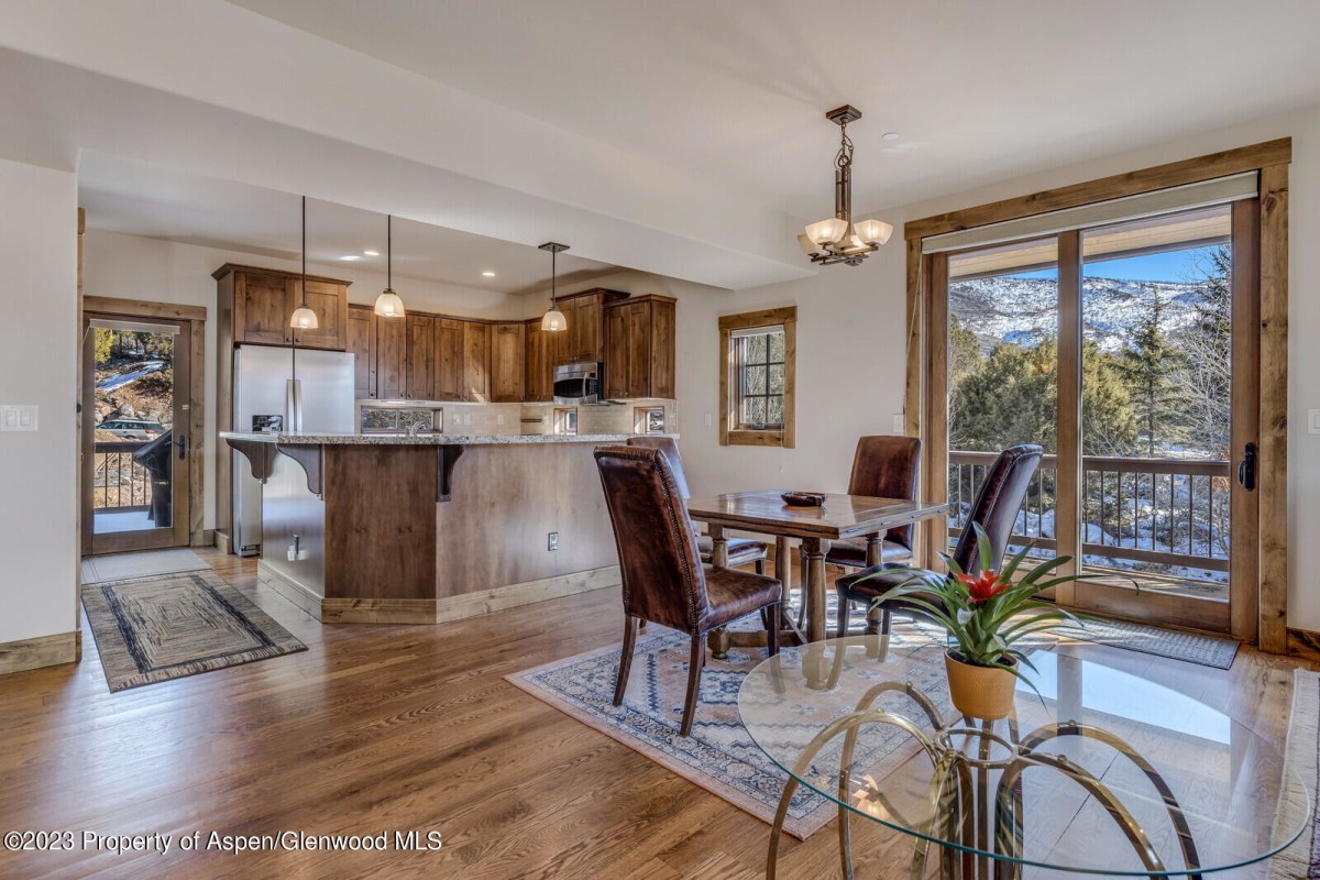 Kitchen & dining room